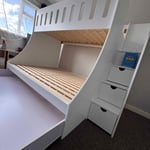 double and single trundle bed close view