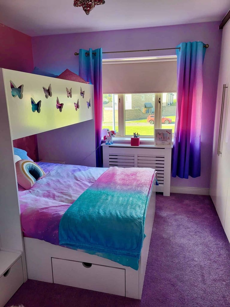 L-shaped single over double bunk bed for compact areas