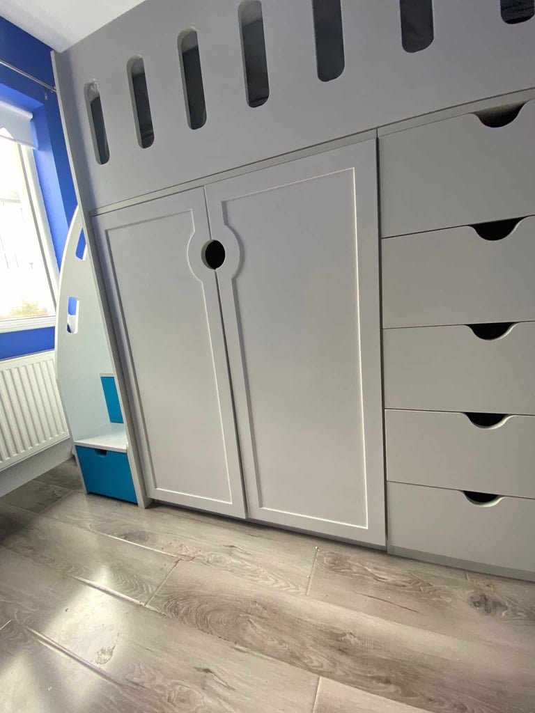 wooden cabin bed