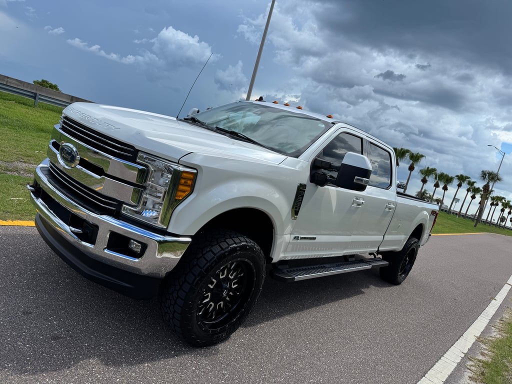 2019 Ford F-350 Lariat Super Duty - Photo 2