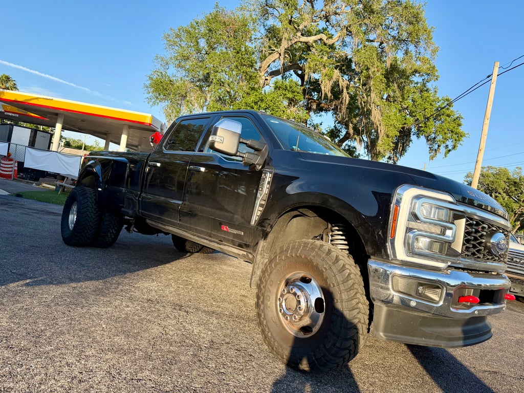 Rough Country 4.5 Lift with on 37/13.50R17 Toyo M/T on oem wheels. thumbnail 3