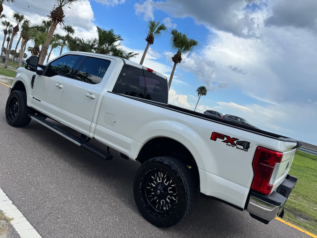 2019 Ford F-350 Lariat Super Duty - Photo 4