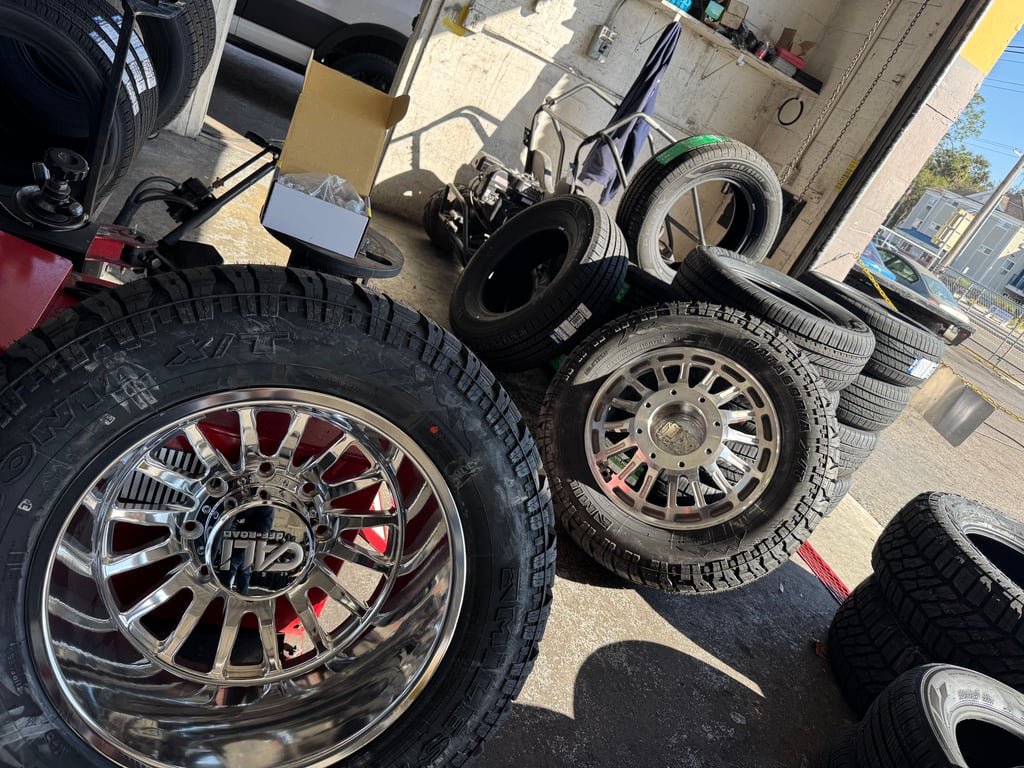RC Leveling Kit, Cali Wheels, Milestar LT 295/60R20 Tires thumbnail 3