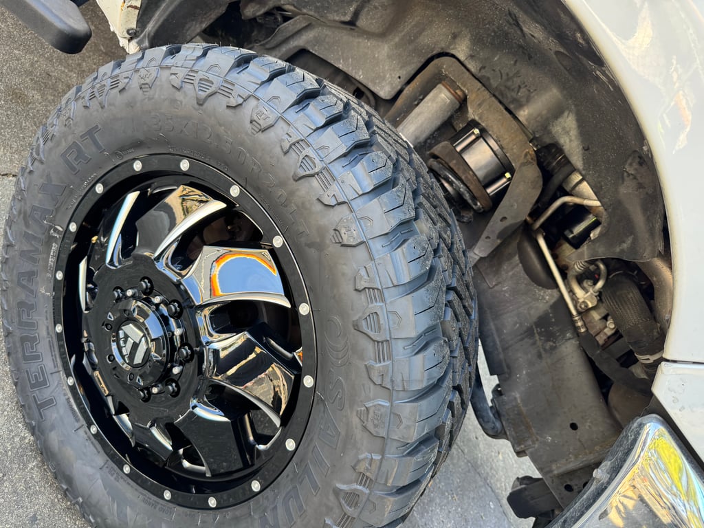 Leveling Kit with 35/12.50R20 A/T Tires thumbnail 4