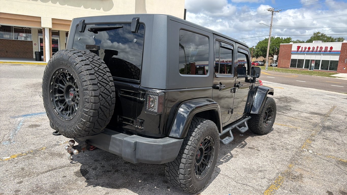 2013 Jeep Wrangler Unlimited Sahara  - Photo 3