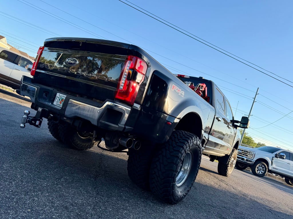 Rough Country 4.5 Lift with on 37/13.50R17 Toyo M/T on oem wheels. thumbnail 4