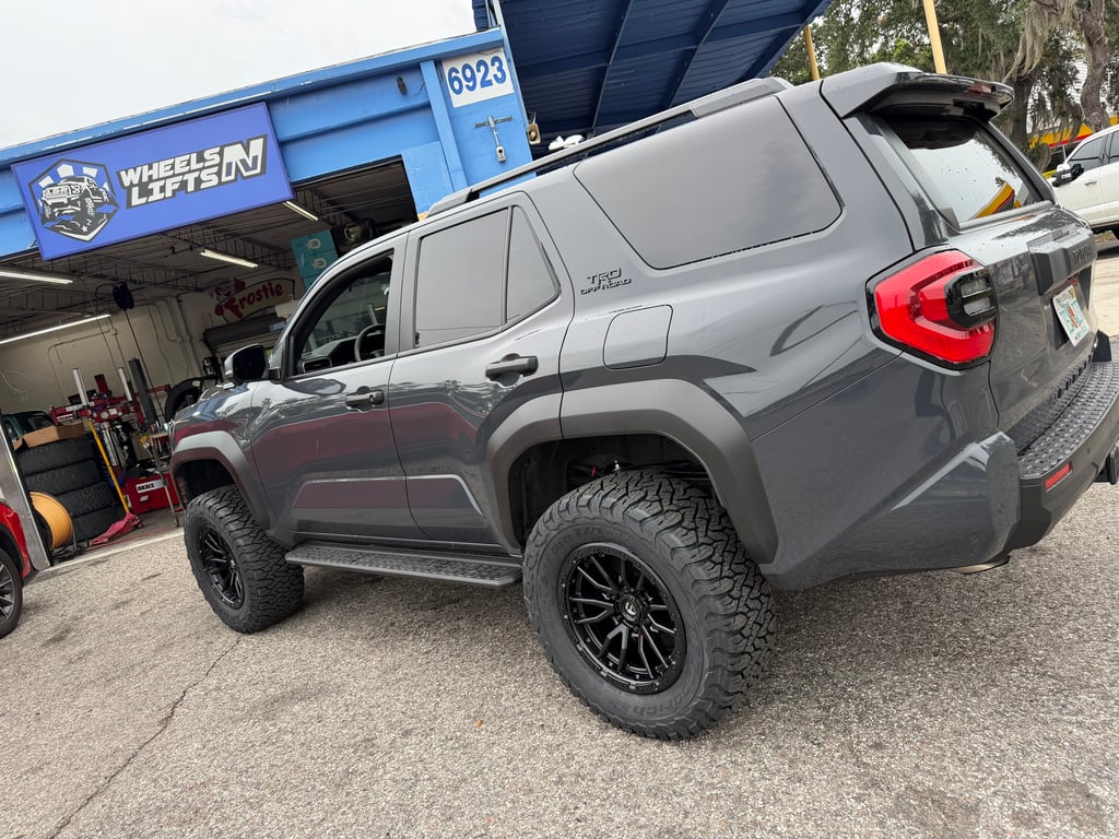 2026 Toyota 4Runner thumbnail 2