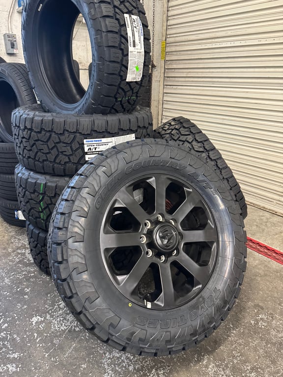 RC Leveling Kit, Toyo Open Country A/T III , Air Lift Rear Air Bags thumbnail 3