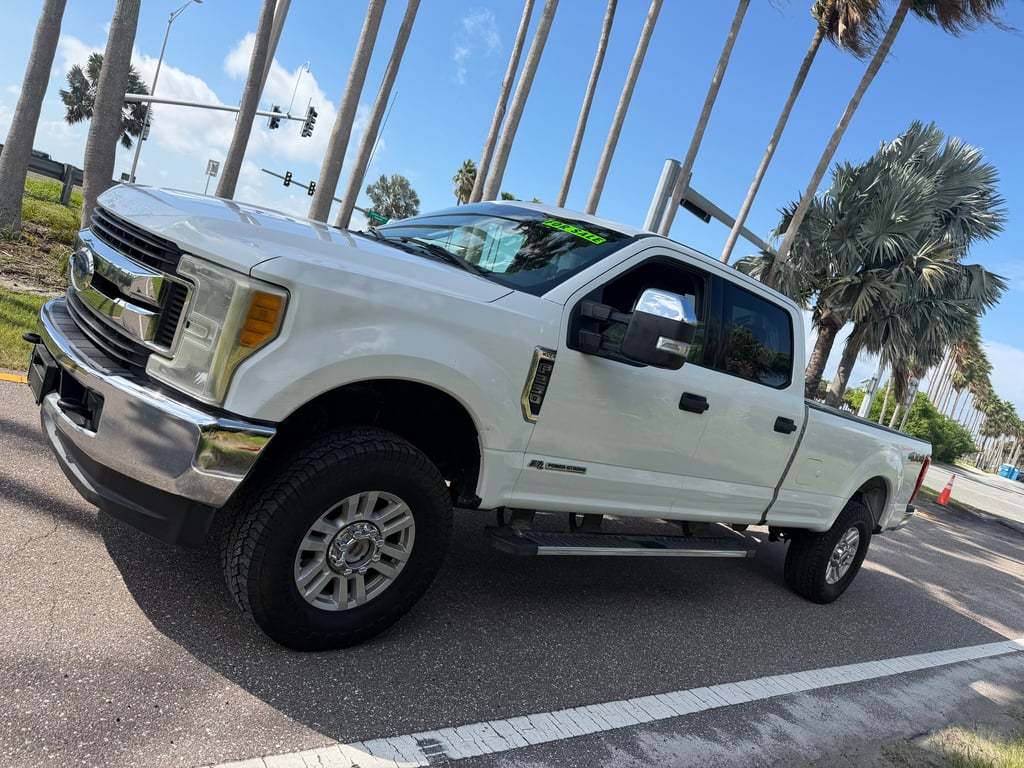 2017 Ford F-250  - Photo 2