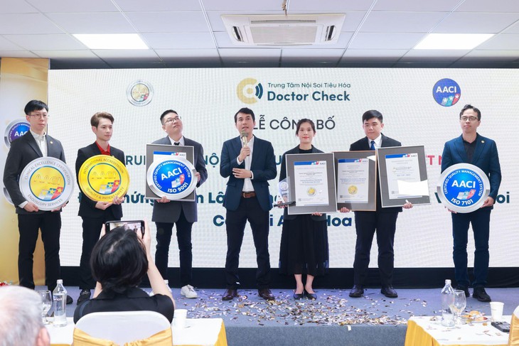 Tuổi Trẻ: Phòng khám Doctor Check được trao chứng nhận nội soi xuất sắc từ Hoa Kỳ