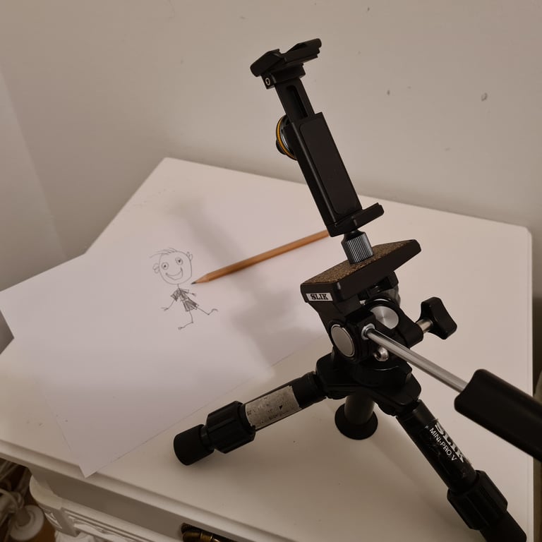 Tekniikka-alusta. Yöpöydällä, että tv:n sote-vaalien tulosillan taustaäänet olisivat kauempana