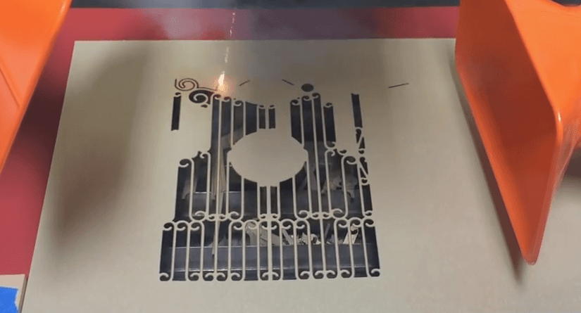 κοπή προσκλητηρίου με laser