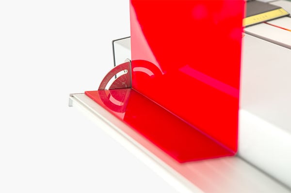 Μηχάνημα για διαμόρφωση και λύγισμα plexiglass