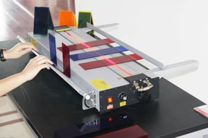 Μηχάνημα για διαμόρφωση και λύγισμα plexiglass