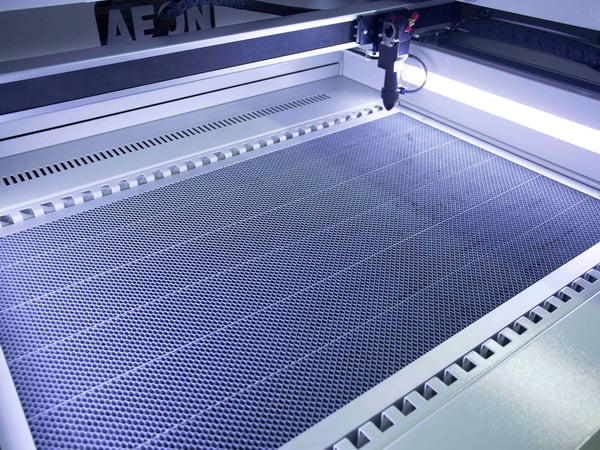 Laser κοπής και χάραξης - honeycomb