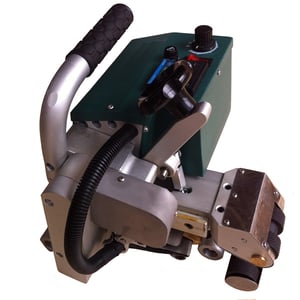 Ειδικό αυτόματο μηχάνημα για θερμοκόλληση γεωμεμβράνης με θερμό αέρα.