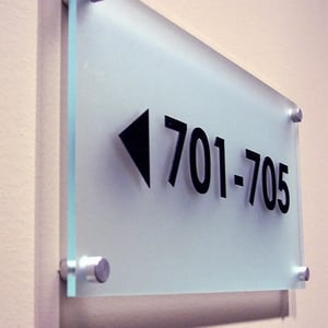 Αποστάτες για στερέωση πλεξιγκλάς και πινακίδας σήμανσης - Image 11