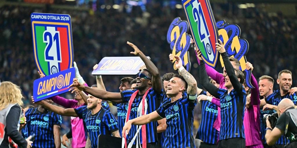 Inter Milan squad celebrating their 2025 - 2026 Italian Serie A win