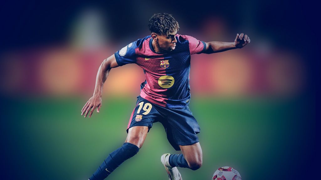 Lamine Yamal dribbling the ball