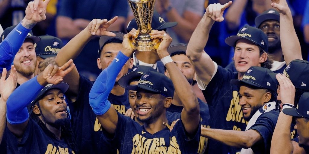 Shai Gilgeous and the OKC Thunder celebrating