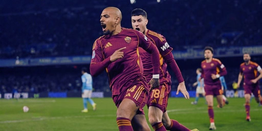 Donyell Malen celebrating a goal