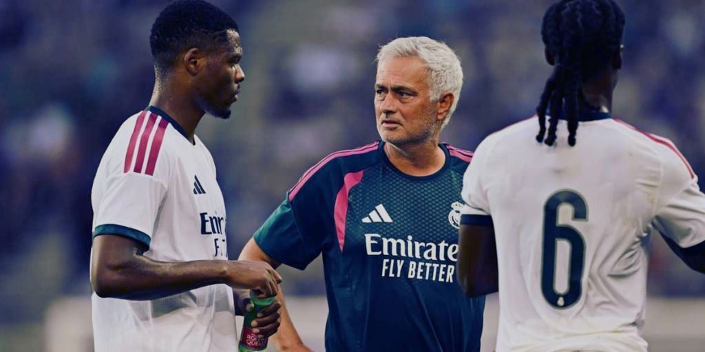 Jose Mourinho, Denzel Dumfries and Eduardo Camavinga at Real Madrid training