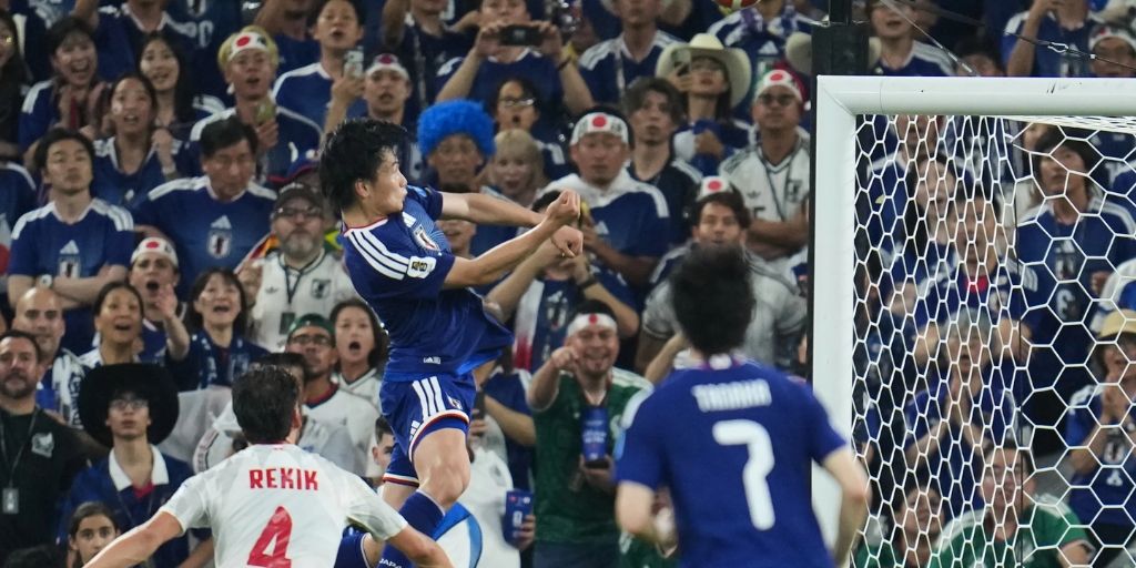 Ueda leaps to score at the World Cup vs Tunisia