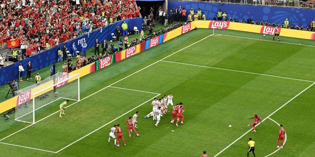 Nuno Mendes scores fantastic free kick as Cristiano Ronaldo watches