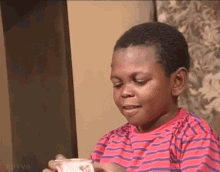 Aki counting money
