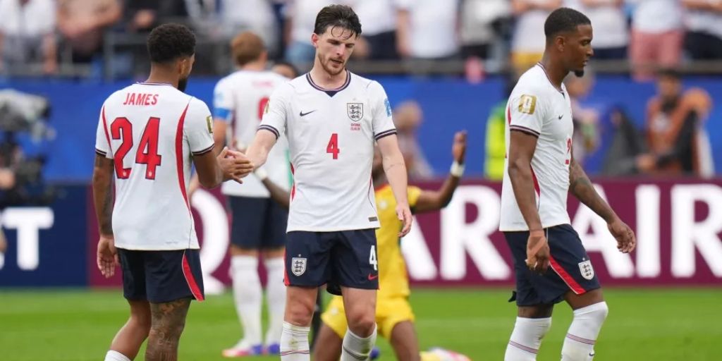 Reece James, Rice and Konsa trudging off the pitch after Enland's World Cup match against Ghana