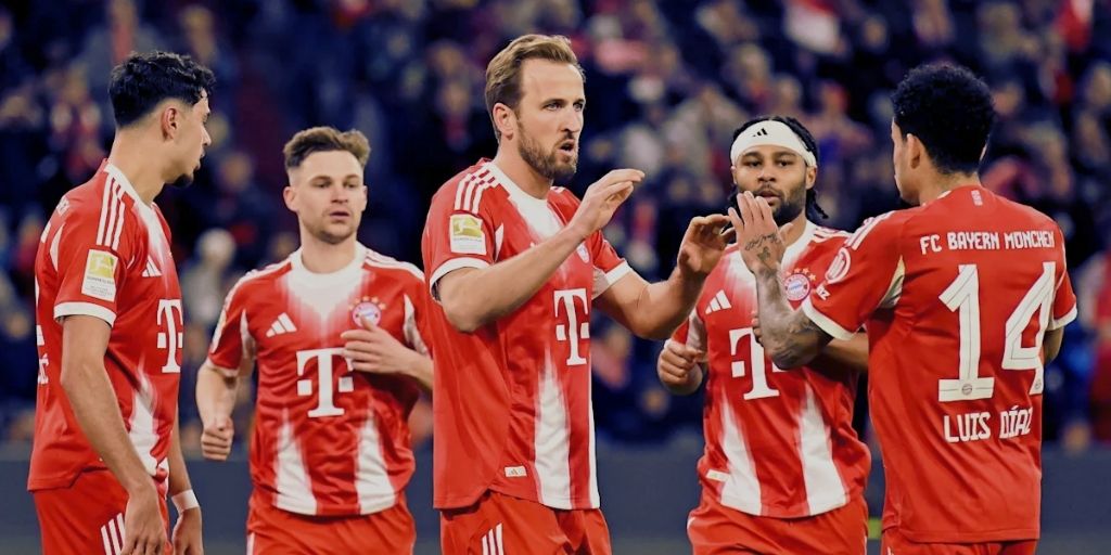 Bayern Munich squad celebrating a goal