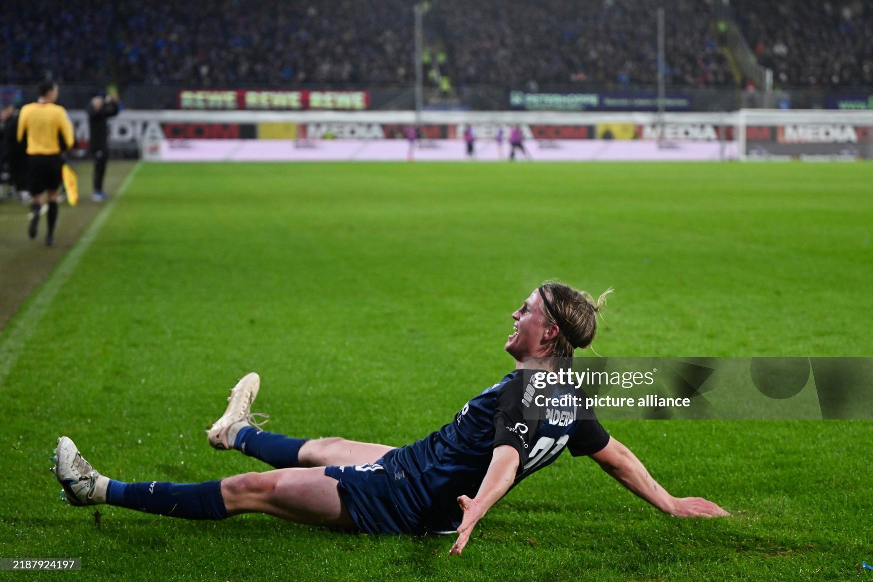 Felix Goetze celebrating a goal