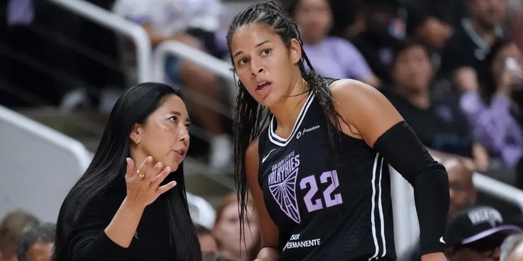 Natalie Nakase and Gabby Williams of the Golden State Valkyries