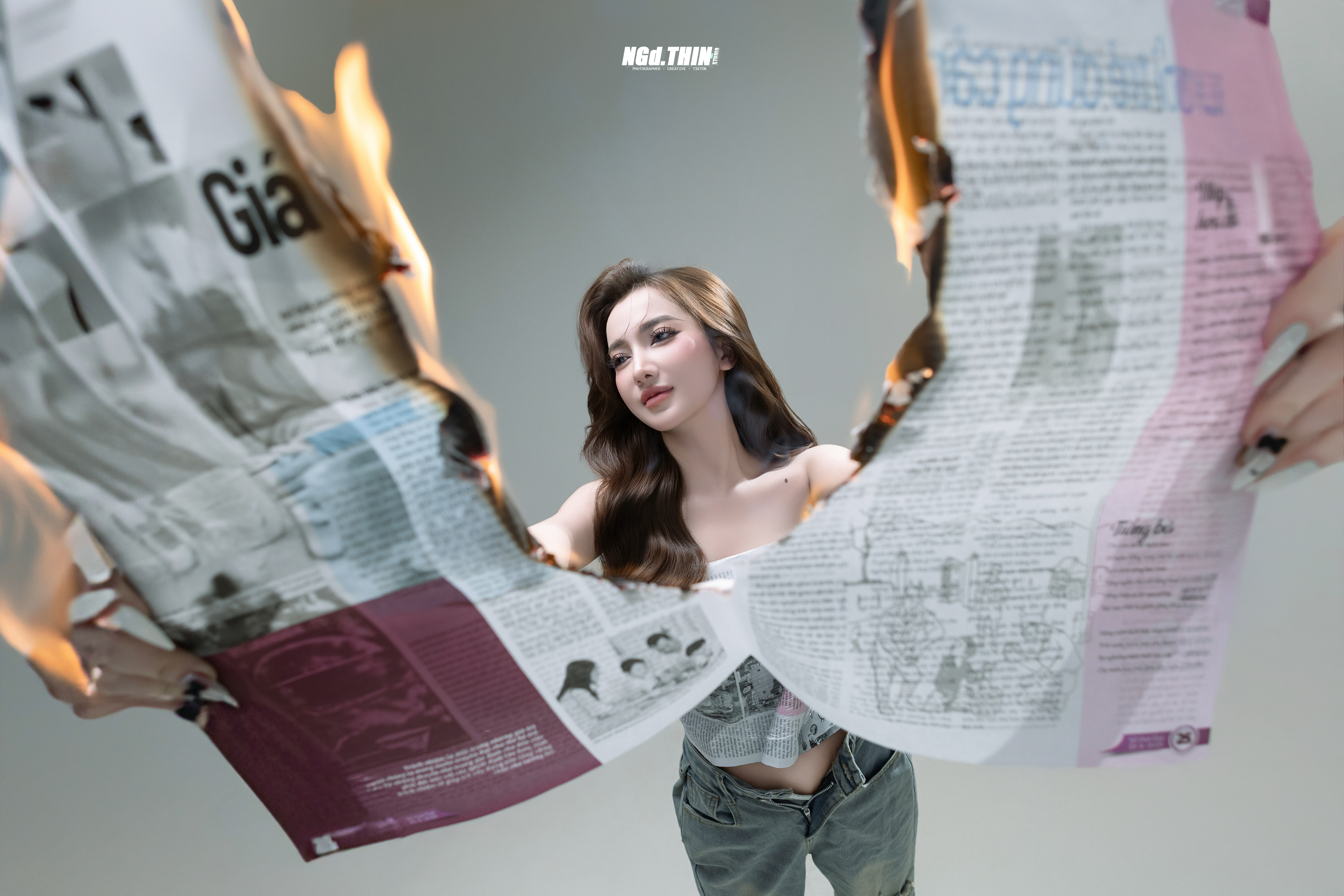 Newspaper Girl - Ảnh 2