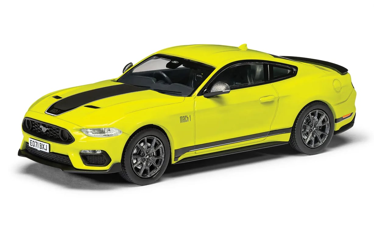 Ford Mustang Mk6 Mach 1, Grabber Yellow Ford Mustang Mk6 Mach 1, Grabber Yellow