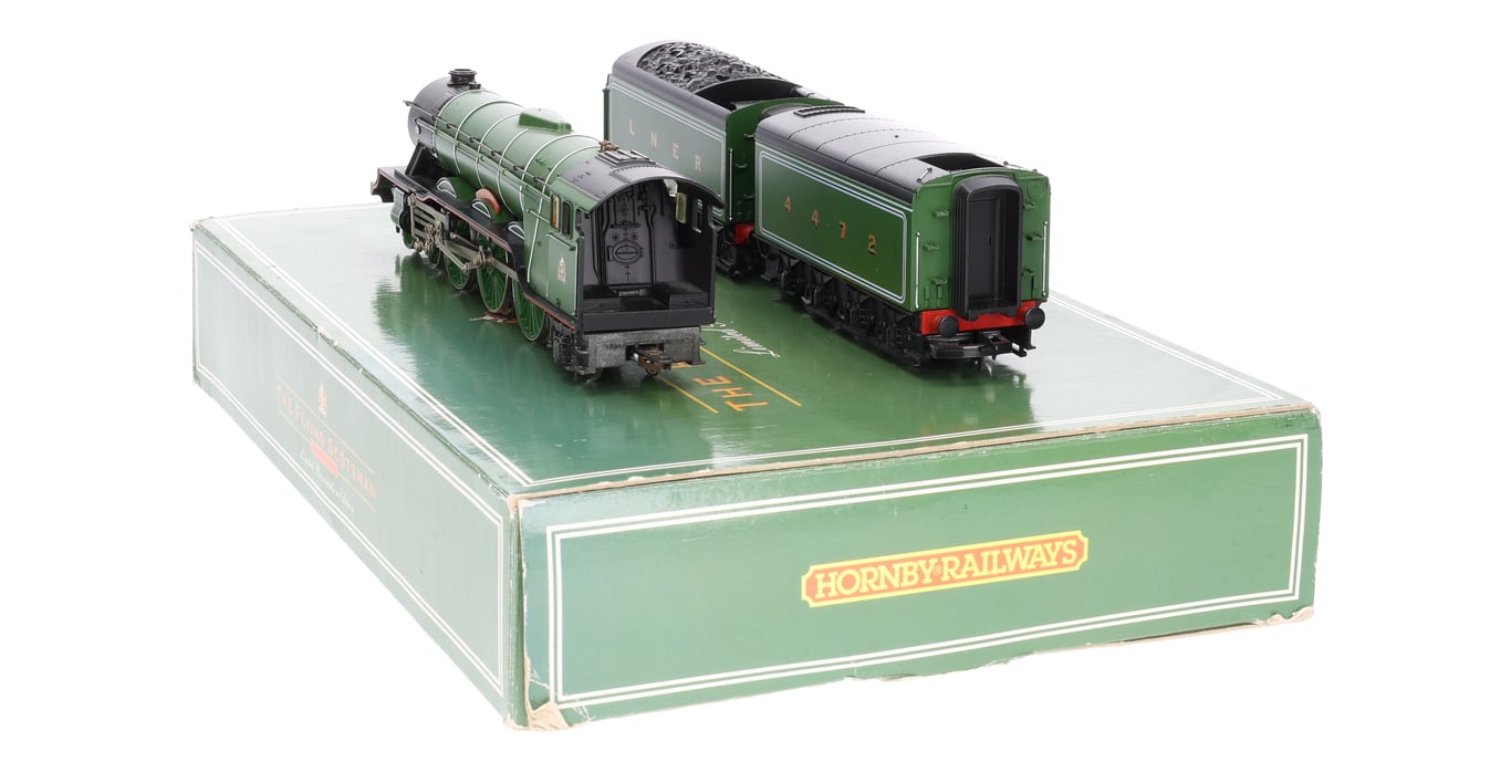 R075 Hornby OO Gauge Class A3 4-6-2 'Flying Scotsman' (1966 - 1973) 4472  LNER Green Double Tender, Worn Box (Pre-Owned)