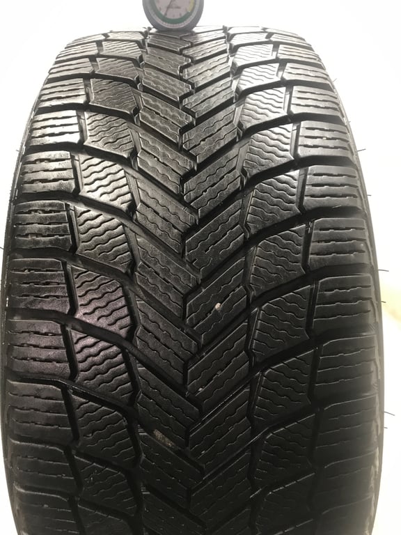 USED | P225/40R19 93H Michelin X-Ice Snow | 8-9/32.