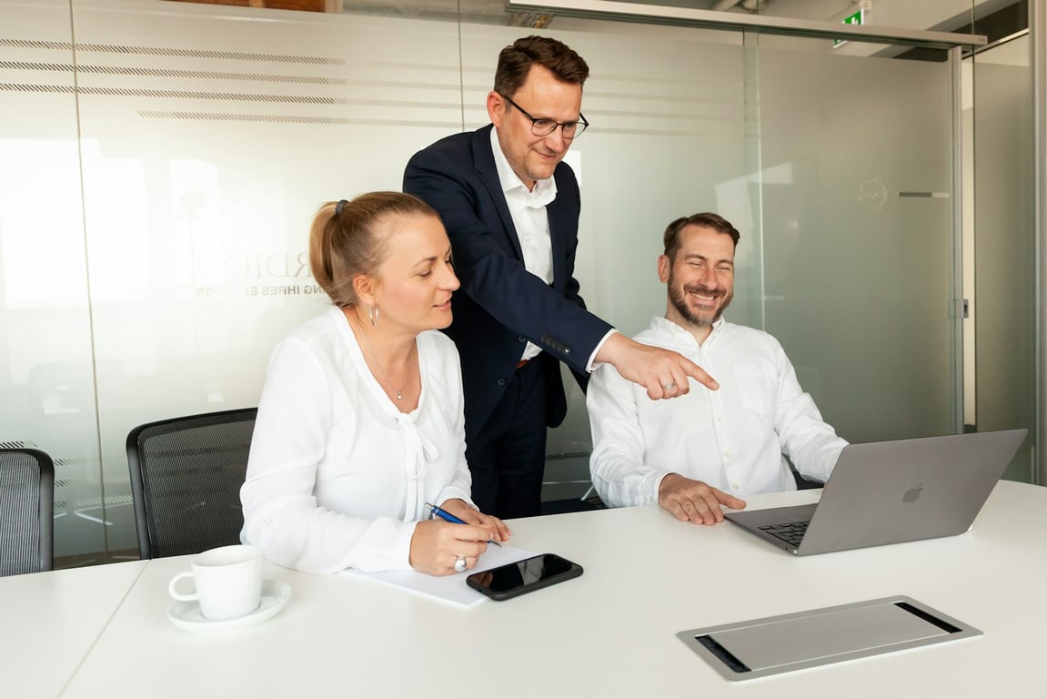 HR-professional die teamresultaten bekijkt
