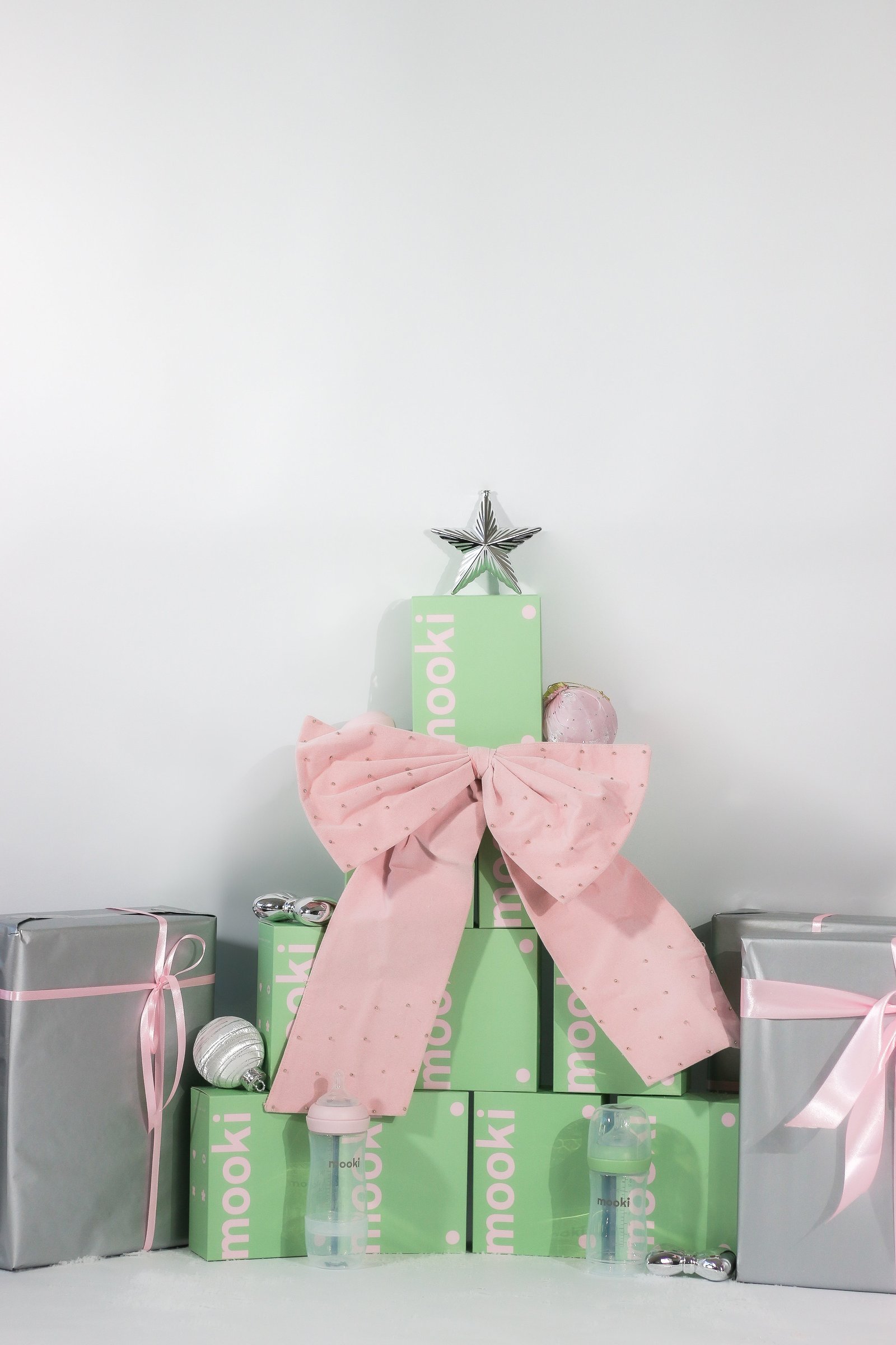 Strawberry Matcha Bottle Set ( HOLIDAY EXCLUSIVE ) 3