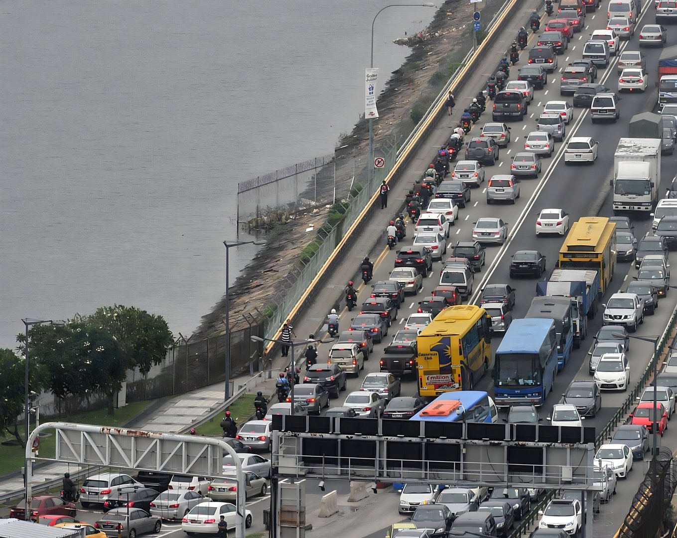 Causewayz Square @ CIQ/RTS, Causeway Traffic Jam