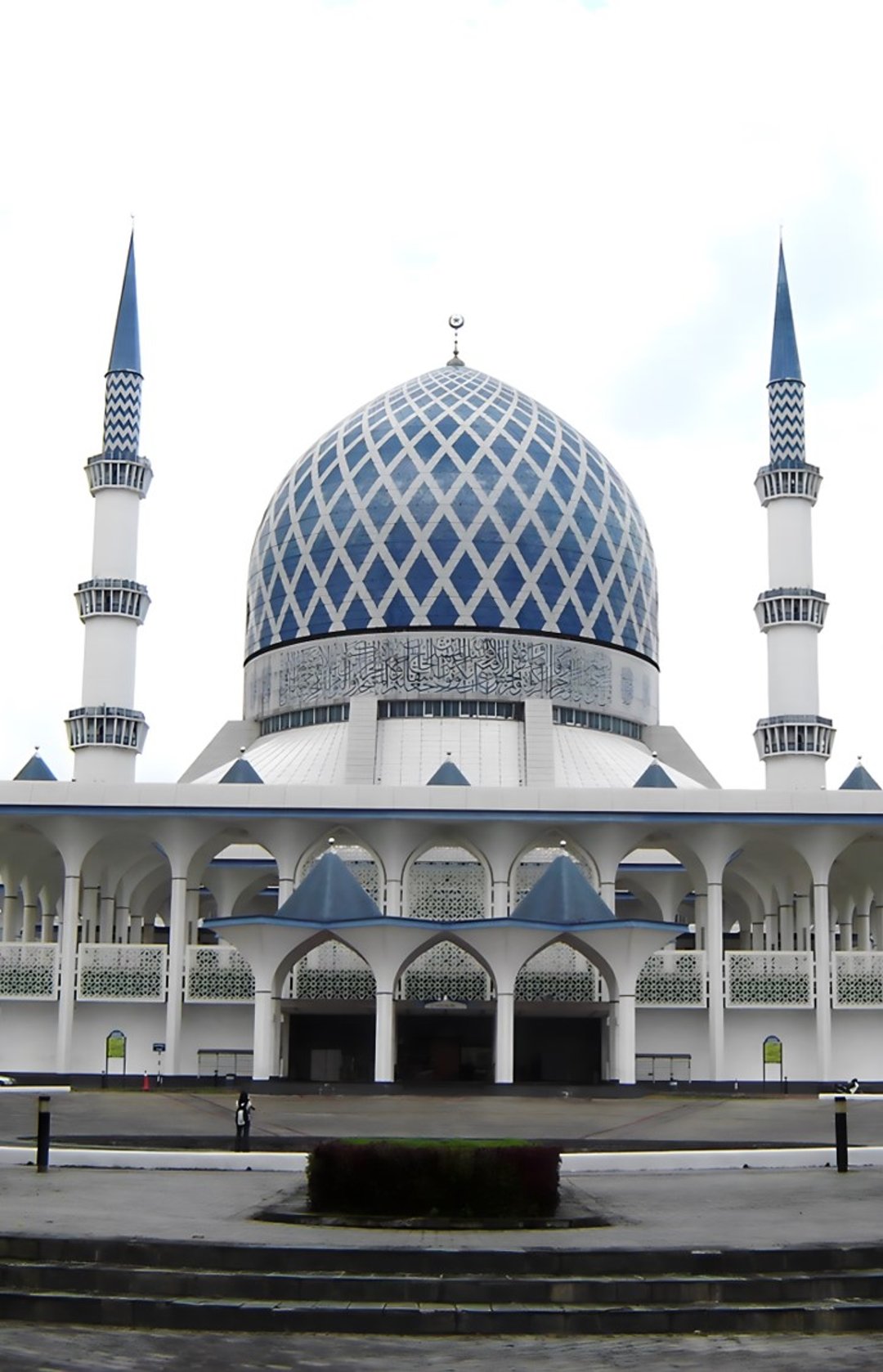 Sena Residence, Sultan Salahuddin Abdul Aziz Shah Mosque