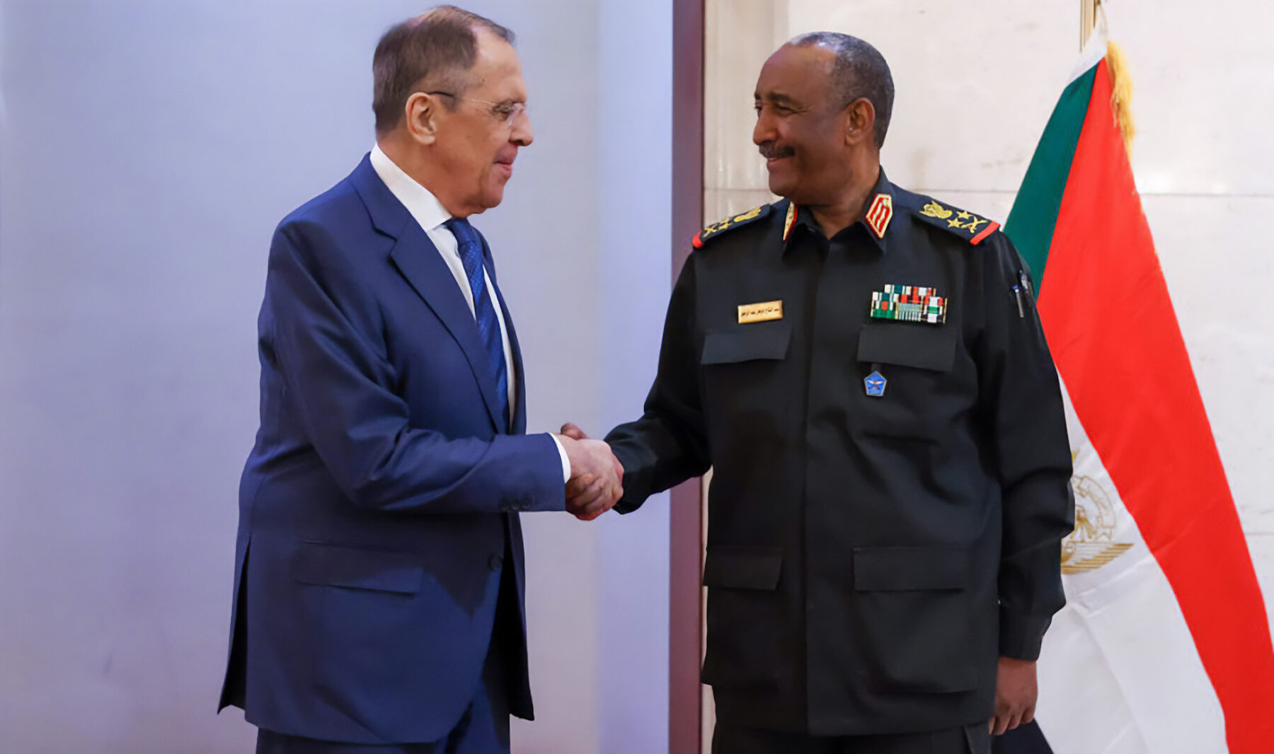 Sergueï Lavrov et le général Al-Bourhane à Khartoum le 9 février 2023
