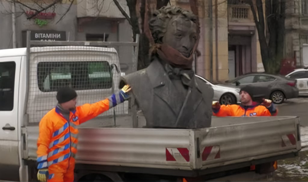 margolis statue camion