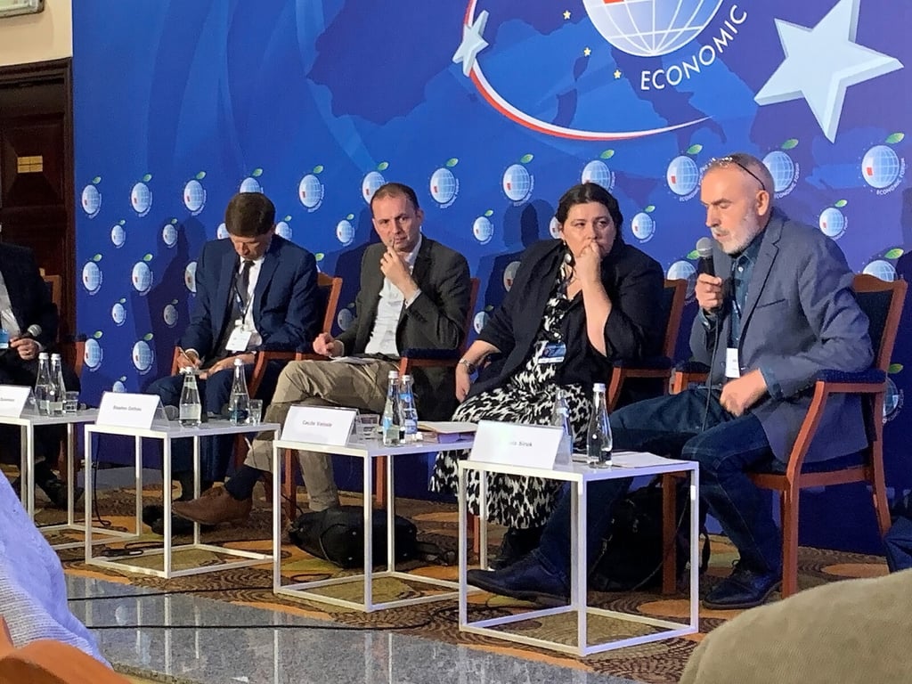 vaissie forum speakers