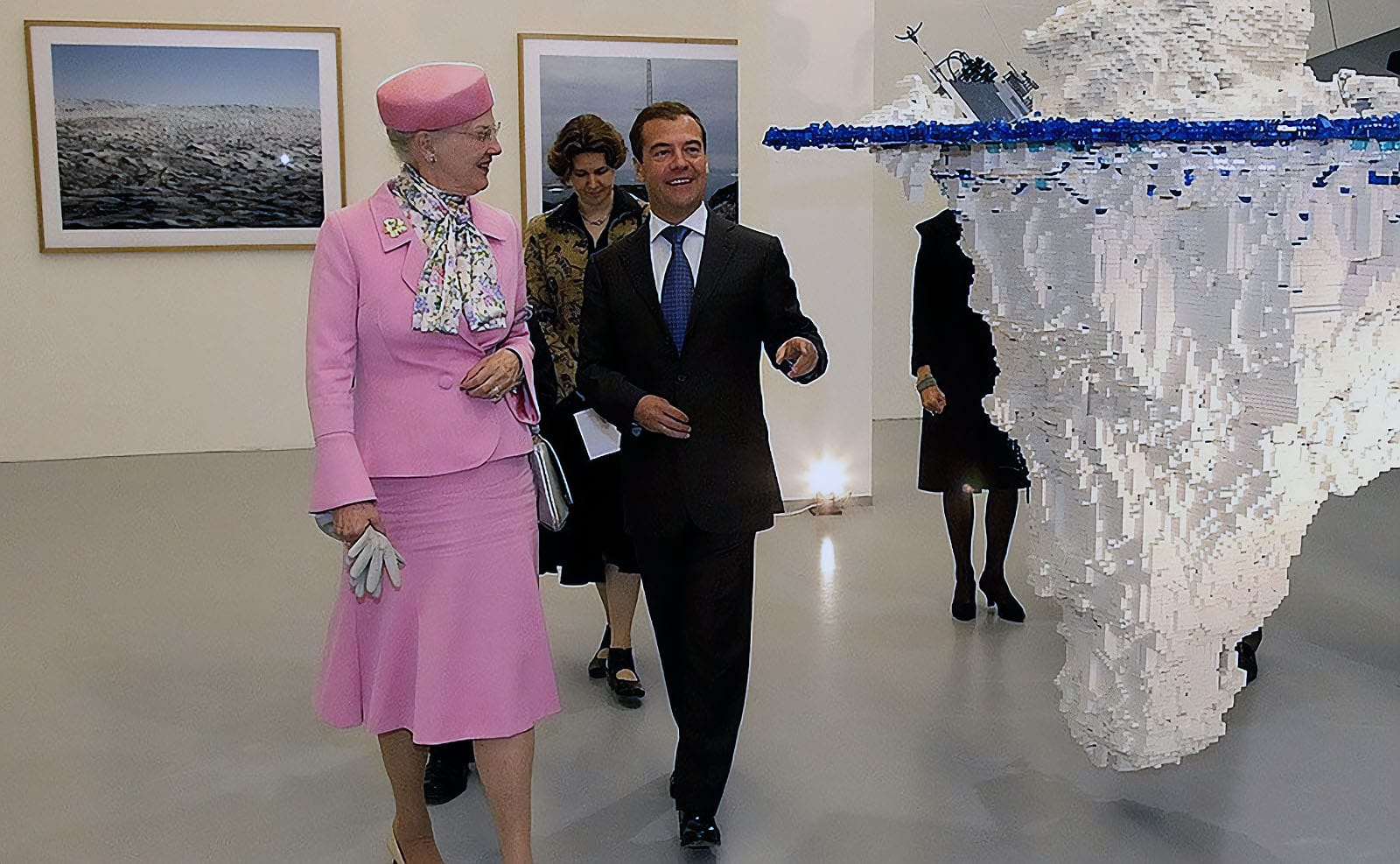 Dmitry Medvedev and the Queen of Denmark, Margrethe, inaugurate the photo exhibition "Arctic" in Moscow in 2011