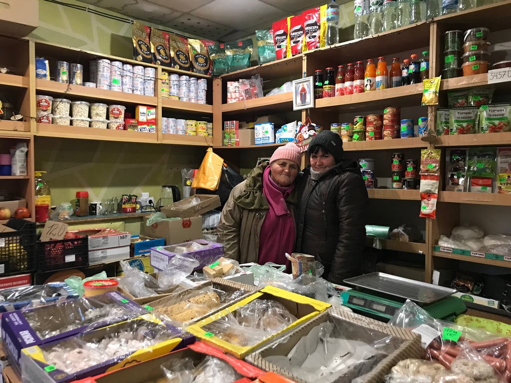 3 Gerante epicerie sa mere icone de la Vierge
