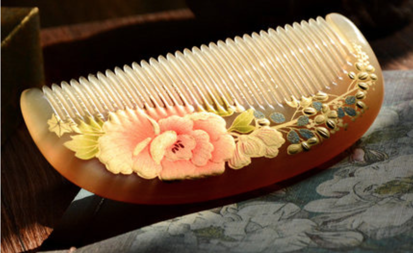 The Ox Horn Comb: A Thoroughly Traditional, Thoroughly Modern Chinese