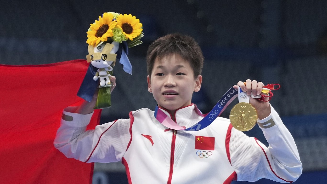 Feature image of China’s Youngest Olympian Shatters Record, Wins Gold at Tokyo Games