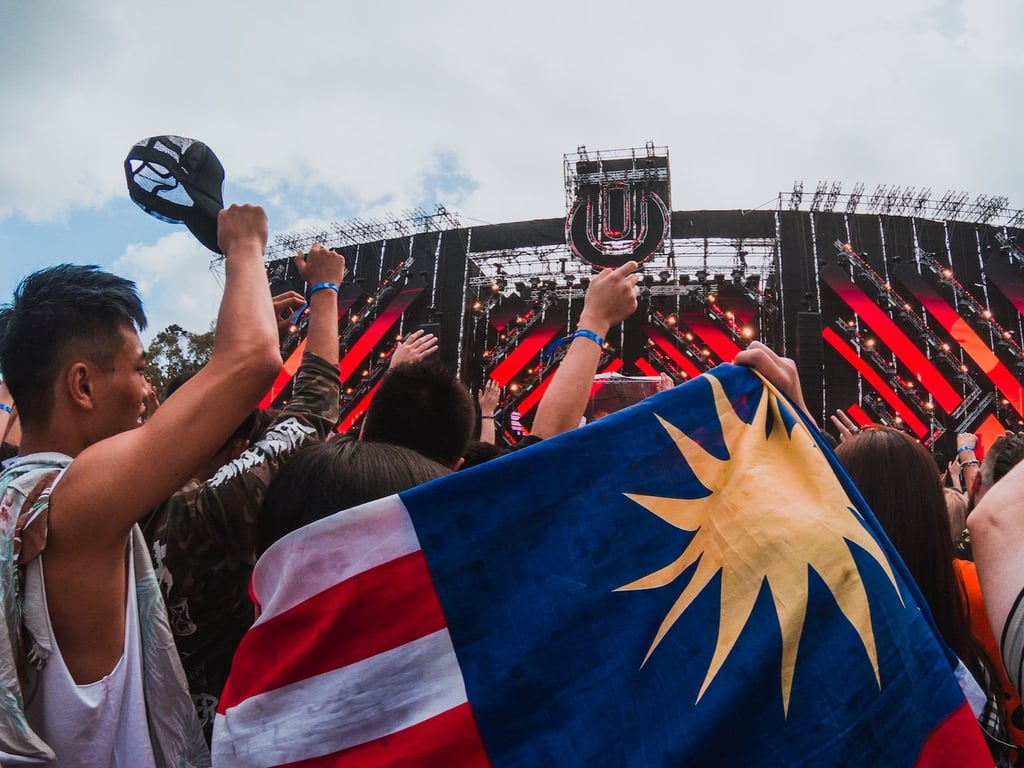 Feature image of Malaysia Implements ‘Kill Switch’ for Concerts After Bombshell LGBT Kiss