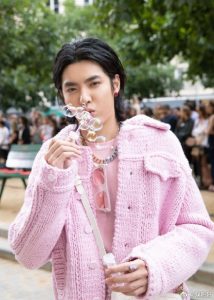 Kris Wu explains reason for weight gain - 8days